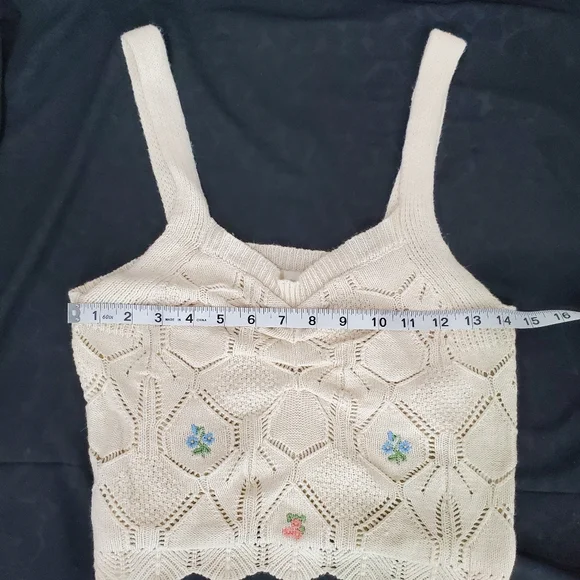 Freshman 1996 Crocheted Embroidered Boho Scalloped Edge  Cropped Tank Top SZ M - Picture 4 of 10